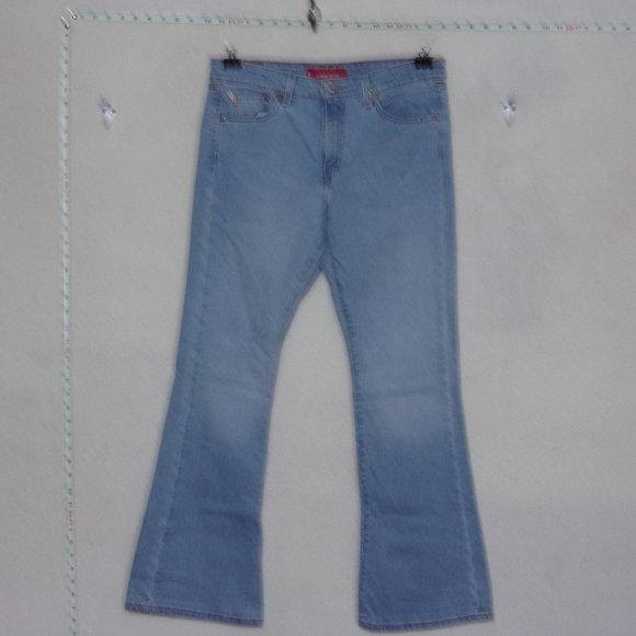 WOMEN'S LEVIS 519 JEANS